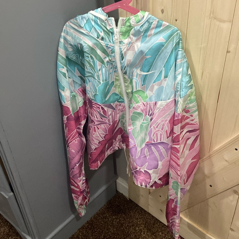 Women’s Nike tropical floral print cropped wind breaker jacket w/ hood size sm